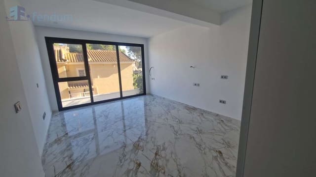 Chalet de 4 habitaciones en Los Balcones en venta con piscina garaje - 995.000 € (Ref: 8681900)