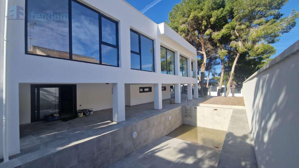 Chalet de 4 habitaciones en Los Balcones en venta con piscina garaje - 995.000 € (Ref: 8681900)