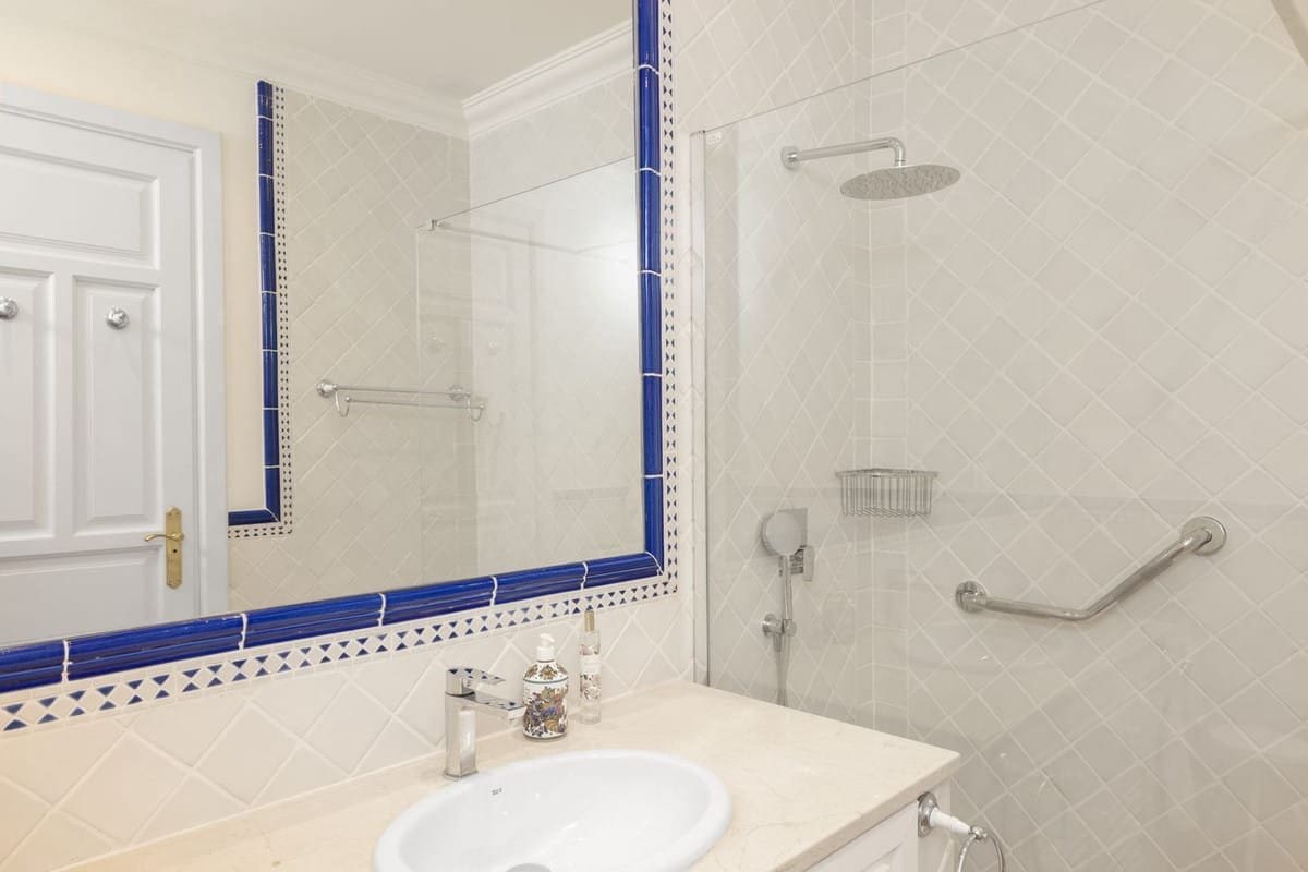 6 soverom Villa til salgs i Benahavis med svømmebasseng garasje - € 3 250 000 (Ref: 10001212)
