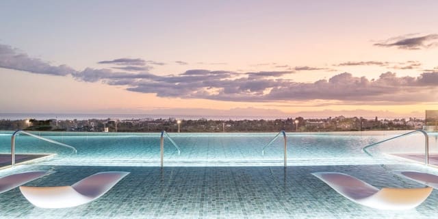 3 soveværelse Lejlighed til salg i Los Arqueros - Puerto del Almendro, Benahavís med swimmingpool - € 1.310.000 (Ref: 10009779)