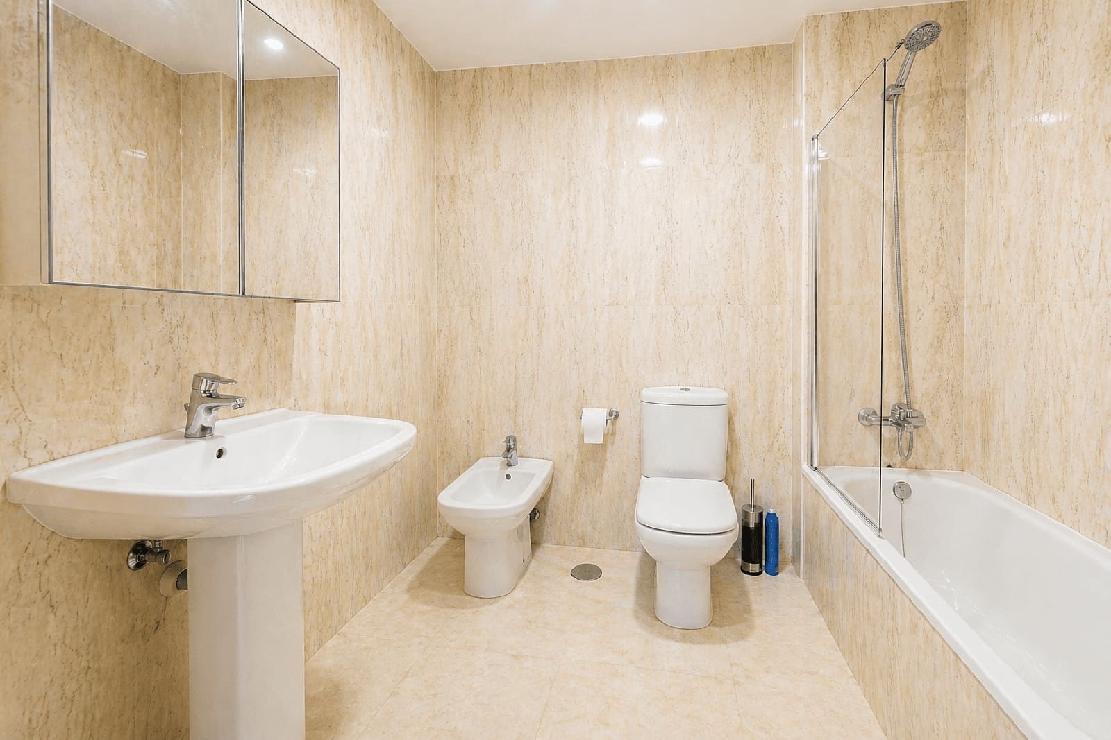 2 bedroom Apartment for sale in Manilva with pool - € 299,000 (Ref: 10016715)