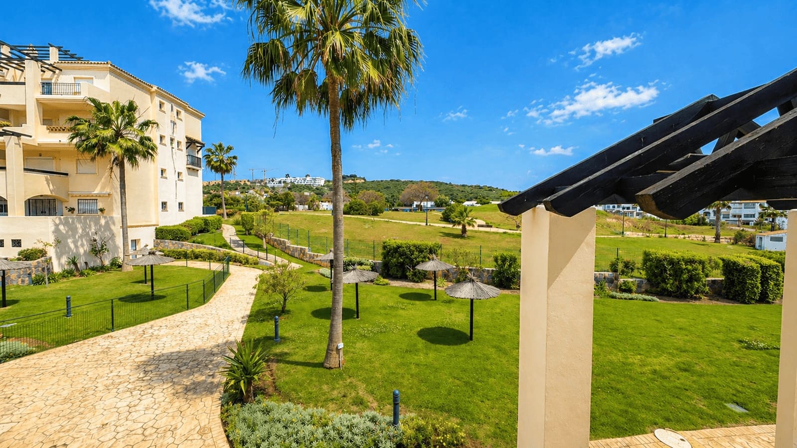 2 bedroom Apartment for sale in Manilva with pool - € 299,000 (Ref: 10016715)