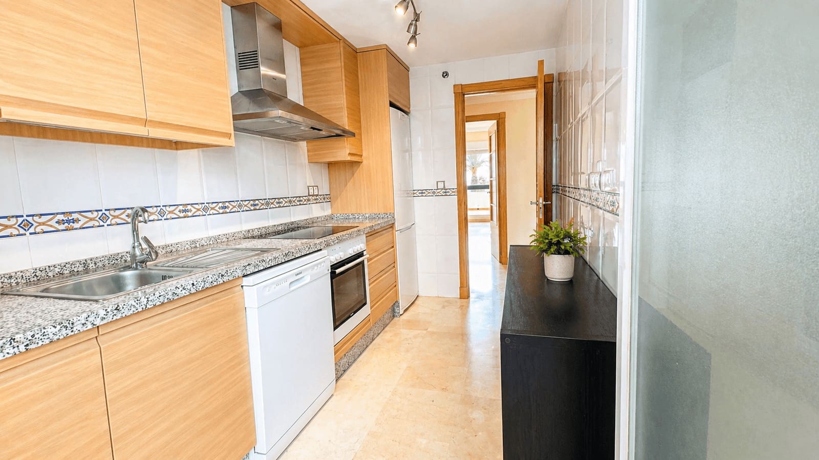 2 bedroom Apartment for sale in Manilva with pool garage - € 299,000 (Ref: 10031126)
