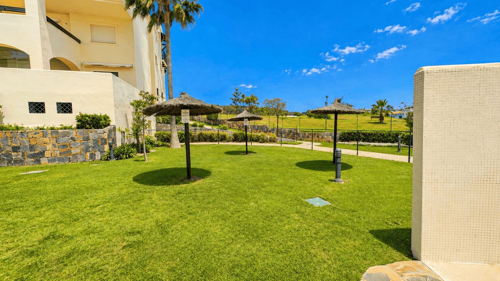 2 bedroom Apartment for sale in Manilva with pool garage - € 299,000 (Ref: 10031126)