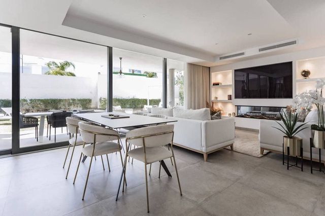 2 soveværelse Lejlighed til salg i Cancelada, Estepona med swimmingpool garage - € 525.000 (Ref: 10109076)