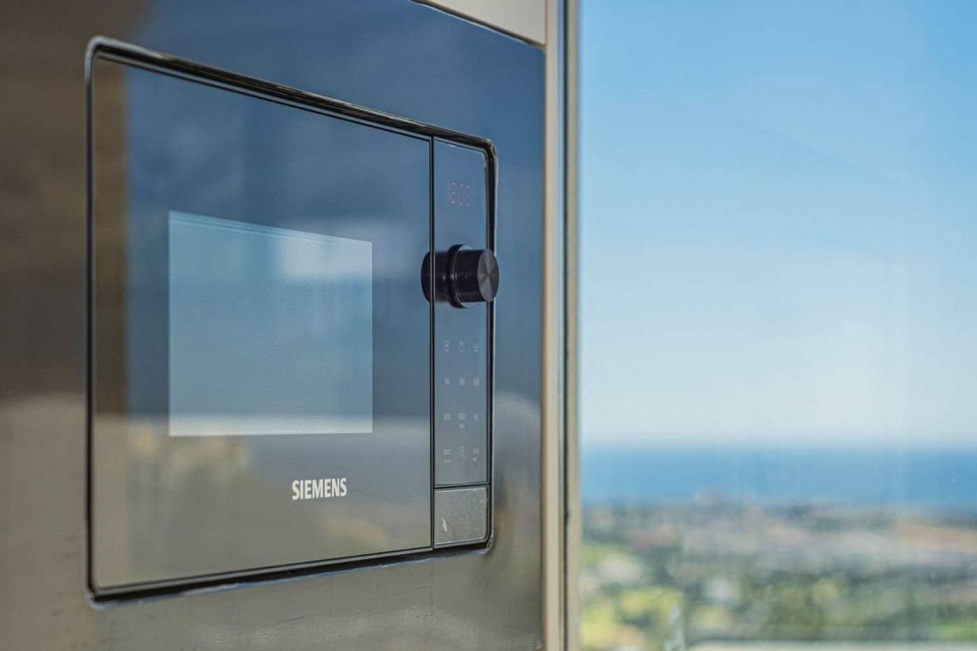 3 bedroom Villa for sale in Marbella with pool garage - € 1,490,000 (Ref: 9468181)