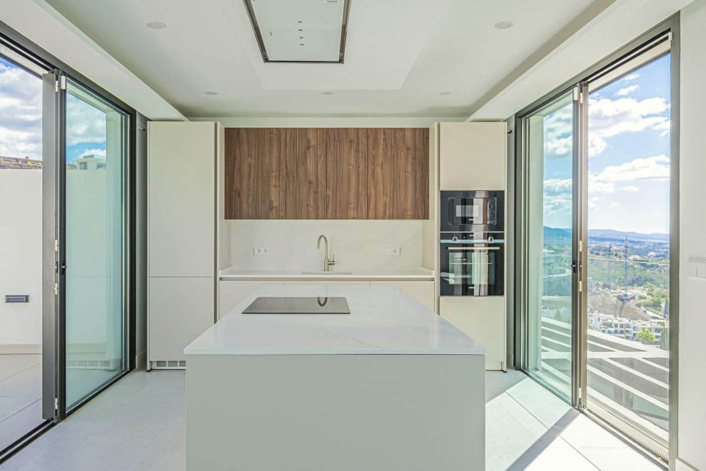 3 bedroom Villa for sale in Marbella with pool garage - € 1,490,000 (Ref: 9468181)