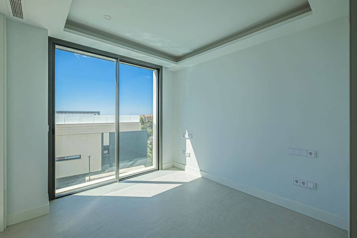 3 bedroom Villa for sale in Marbella with pool garage - € 1,490,000 (Ref: 9468181)