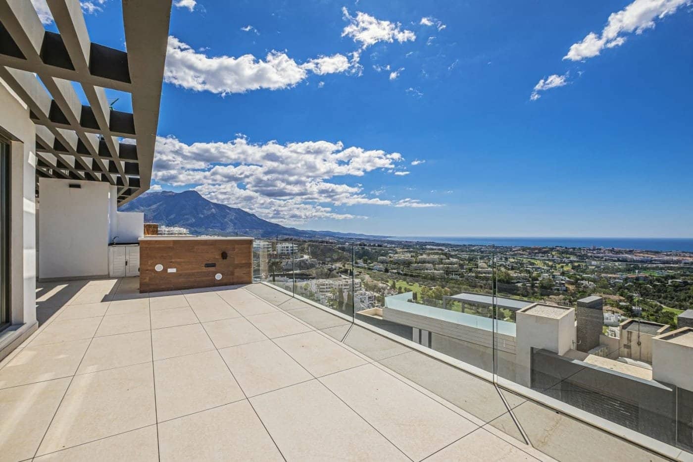 3 bedroom Villa for sale in Marbella with pool garage - € 1,490,000 (Ref: 9468181)