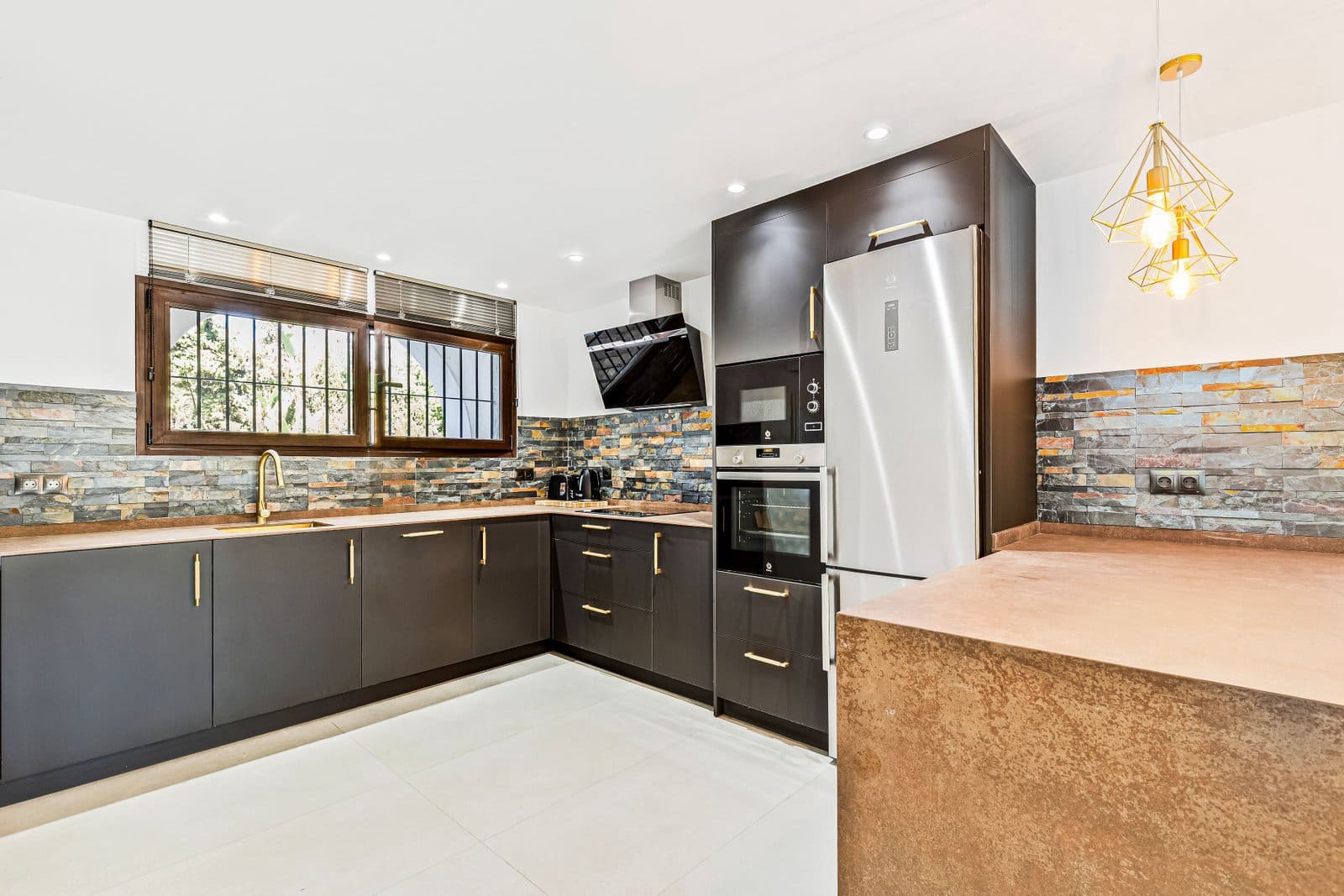 4 sovrum Lägenhet till salu i Marbella med pool garage - 895 000 € (Ref: 9506339)