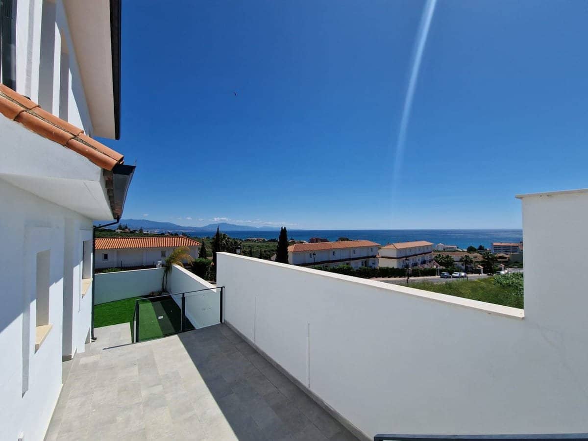 3 bedroom Villa for sale in Manilva with garage - € 385,000 (Ref: 9521065)