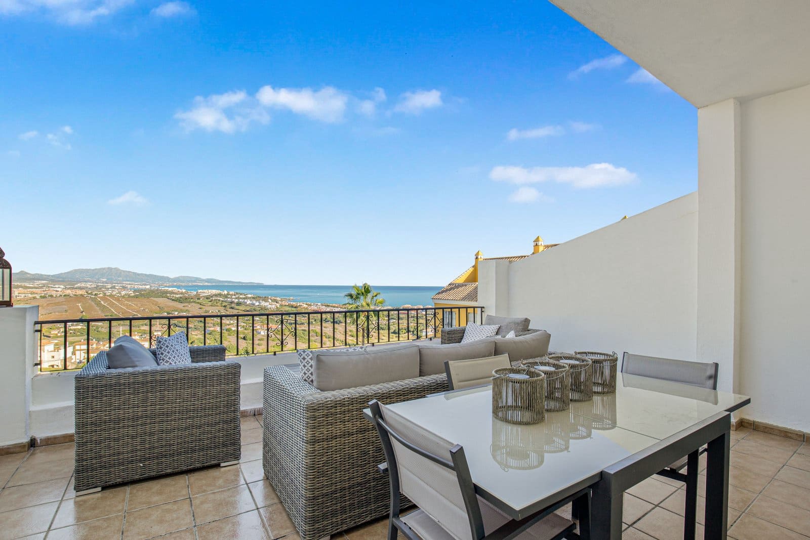 5 quarto Casa em Banda para venda em Manilva com piscina garagem - 499 000 € (Ref: 9524957)