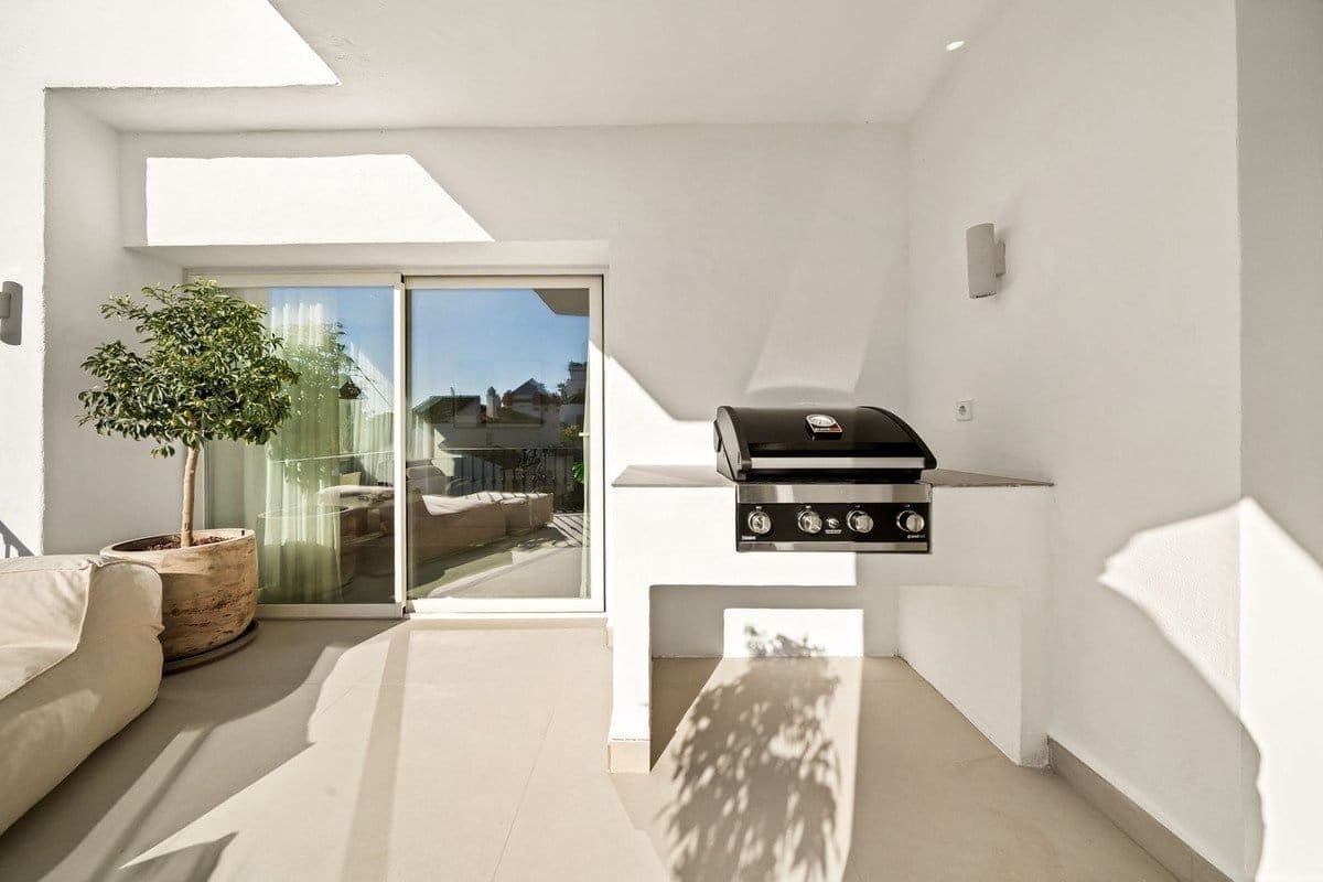 Apartamento de 3 habitaciones en Benahavís en venta con piscina - 849.000 € (Ref: 9743058)