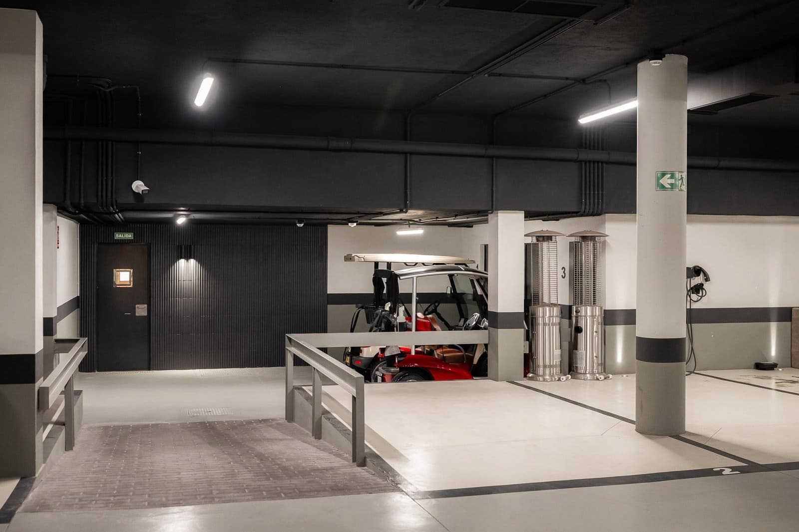 3 slaapkamer Appartement te koop in Benahavis met zwembad - € 2.295.000 (Ref: 9776974)