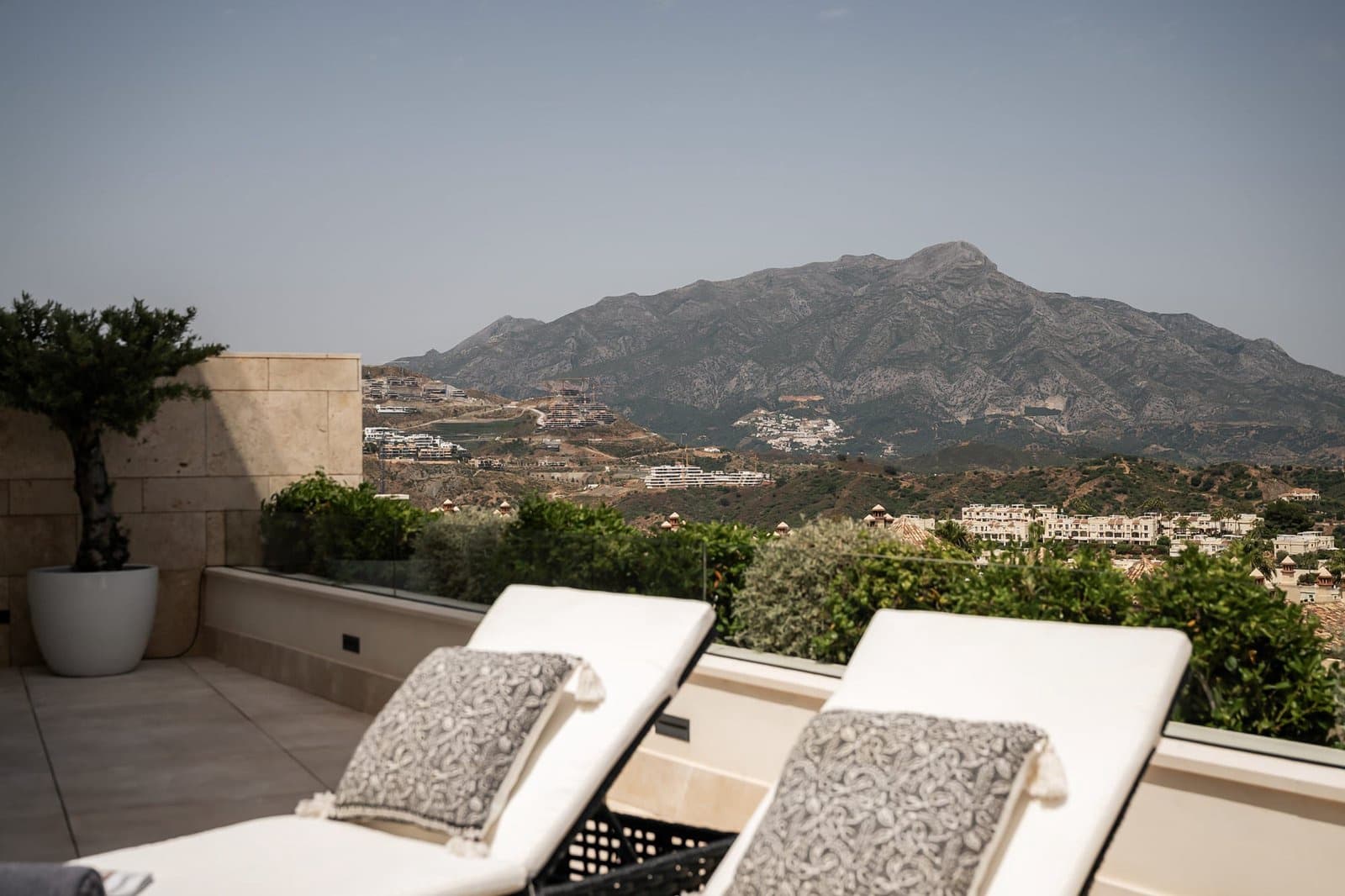3 slaapkamer Appartement te koop in Benahavis met zwembad - € 2.295.000 (Ref: 9776974)