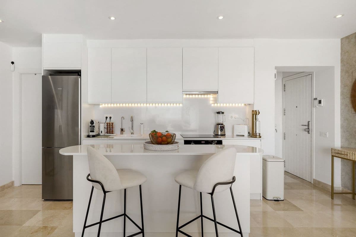 3 sypialnia Apartament na sprzedaż w Benahavis z basenem - 695 000 € (Ref: 9777829)