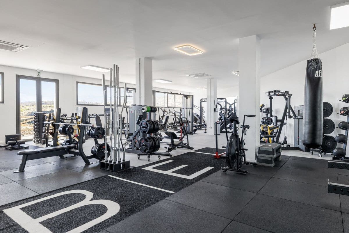 3 sypialnia Apartament na sprzedaż w Benahavis z basenem - 695 000 € (Ref: 9777829)