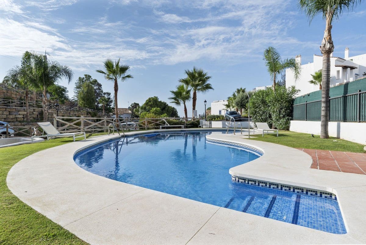 3 sypialnia Apartament na sprzedaż w Benahavis z basenem - 695 000 € (Ref: 9777829)