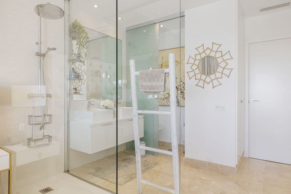 3 sypialnia Apartament na sprzedaż w Benahavis z basenem - 695 000 € (Ref: 9777829)