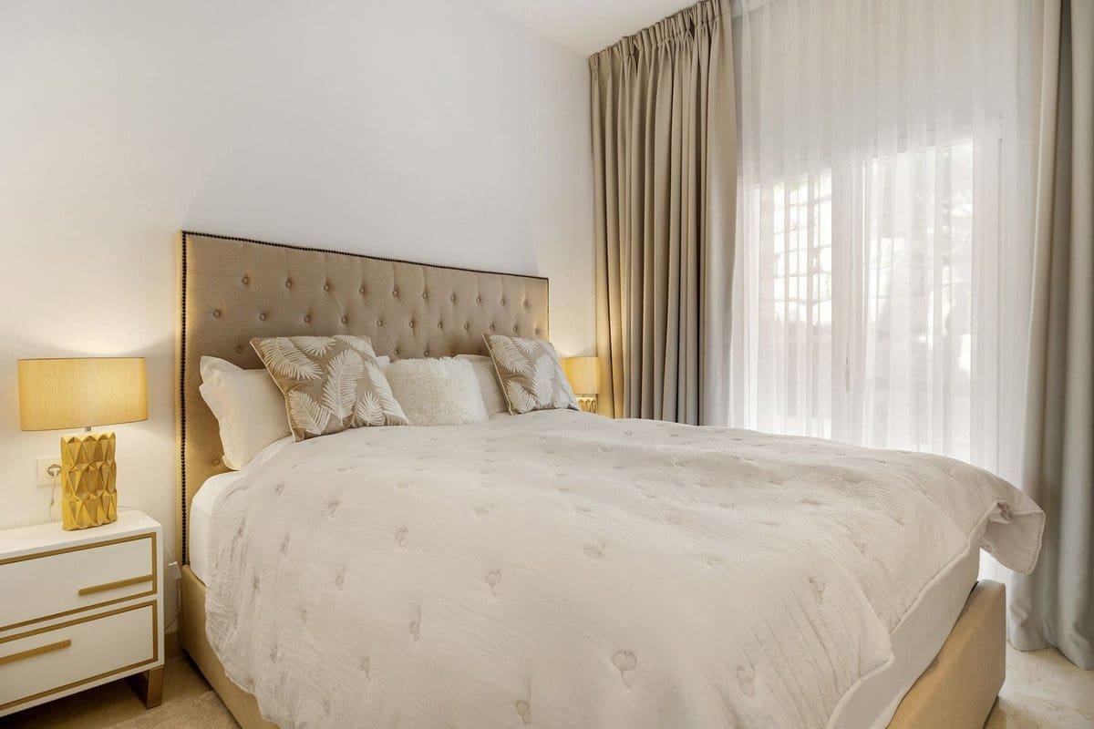 3 sypialnia Apartament na sprzedaż w Benahavis z basenem - 695 000 € (Ref: 9777829)