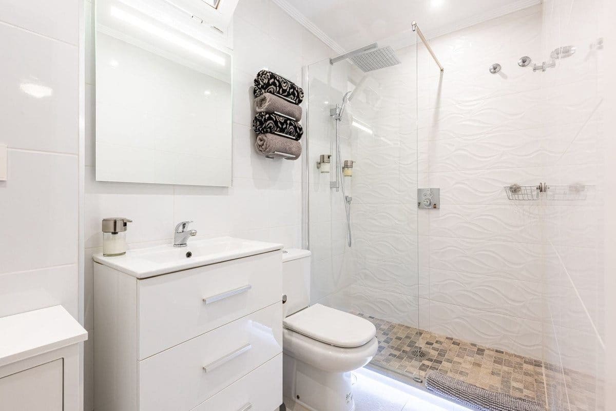 2 soveværelse Lejlighed til salg i Benahavis - € 385.000 (Ref: 9795545)