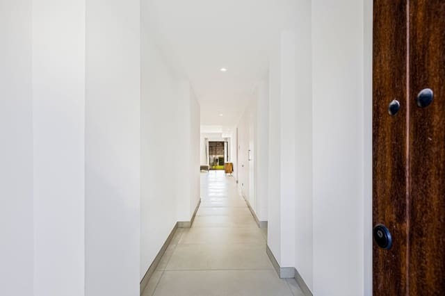 4 soverom Leilighet til salgs i Puerto Banus, Marbella med svømmebasseng garasje - € 895 000 (Ref: 9795553)