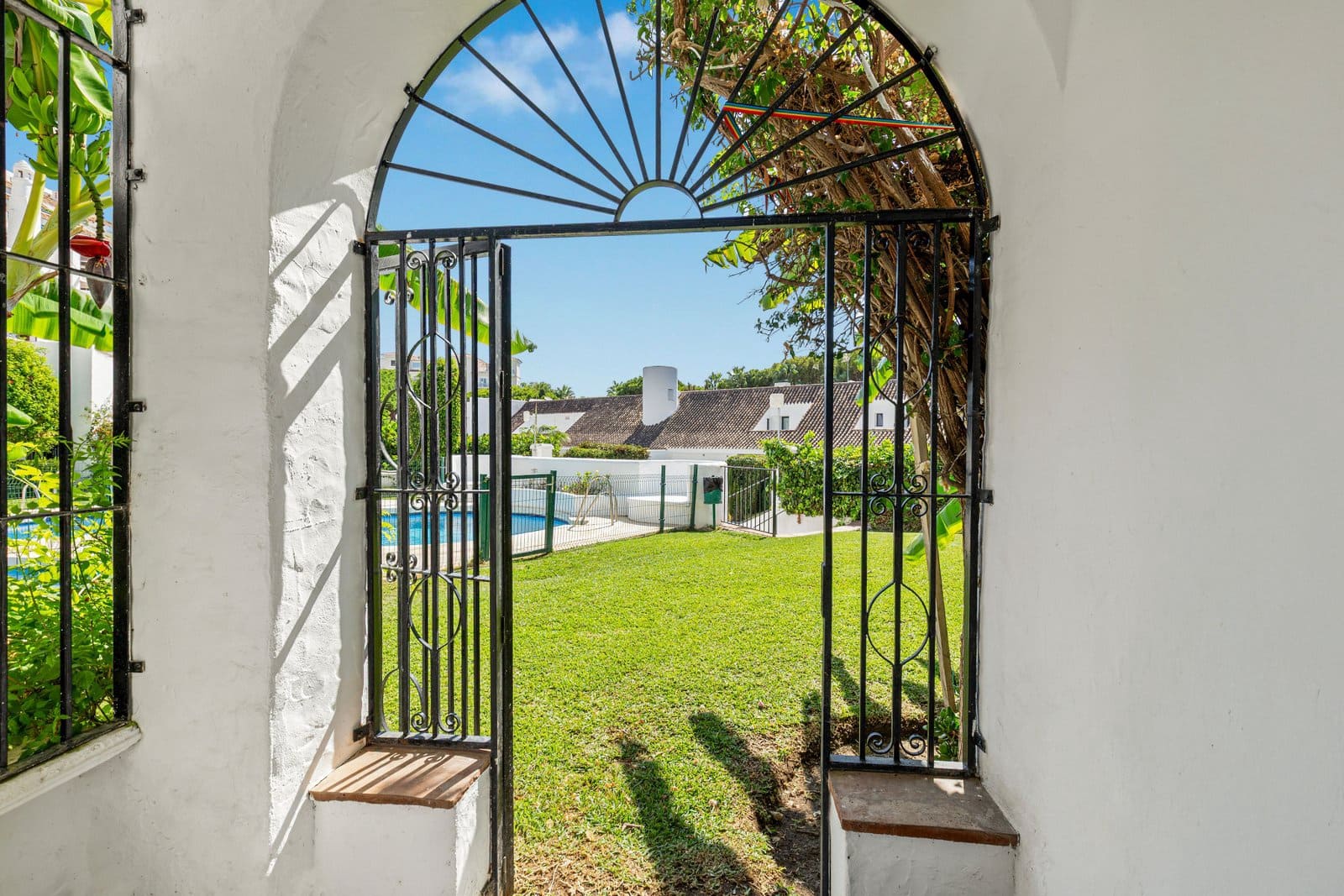 4 sovrum Lägenhet till salu i Marbella med pool garage - 895 000 € (Ref: 9795553)