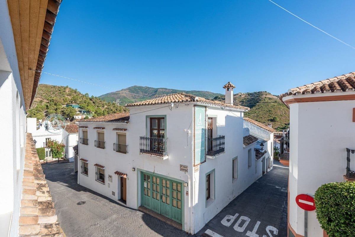 2 bedroom Apartment for sale in Benahavis - € 385,000 (Ref: 9805486)