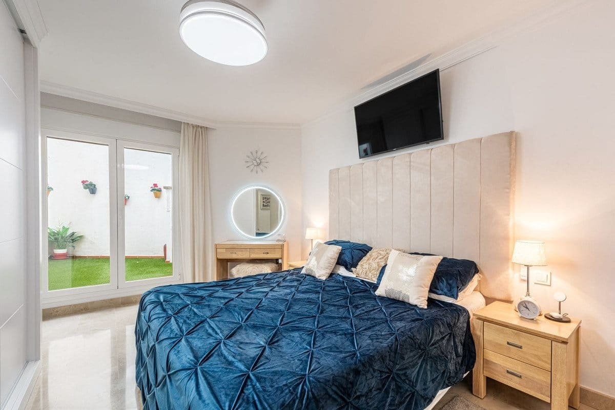 2 bedroom Apartment for sale in Benahavis - € 385,000 (Ref: 9805486)