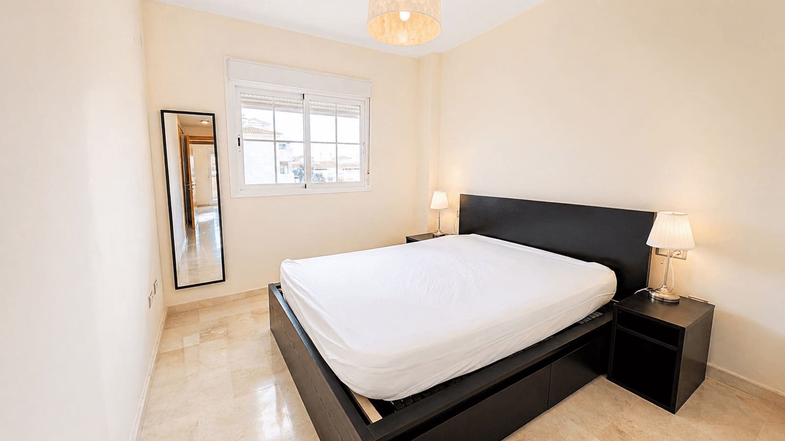 2 soveværelse Lejlighed til salg i Manilva med swimmingpool - € 330.000 (Ref: 9805487)