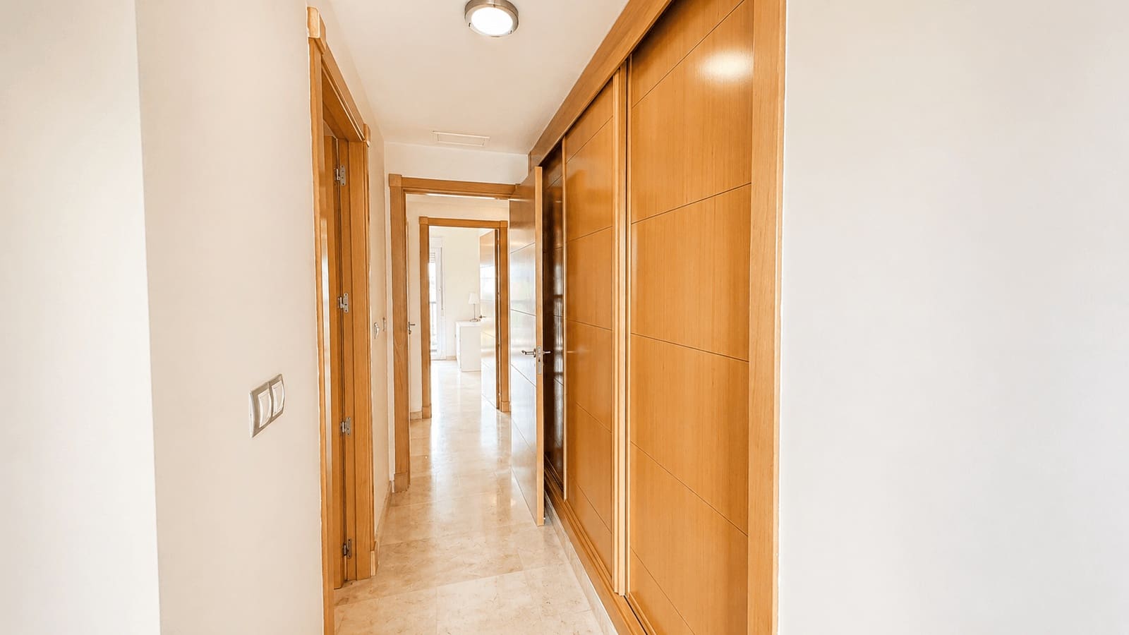 2 soveværelse Lejlighed til salg i Manilva med swimmingpool - € 330.000 (Ref: 9805487)