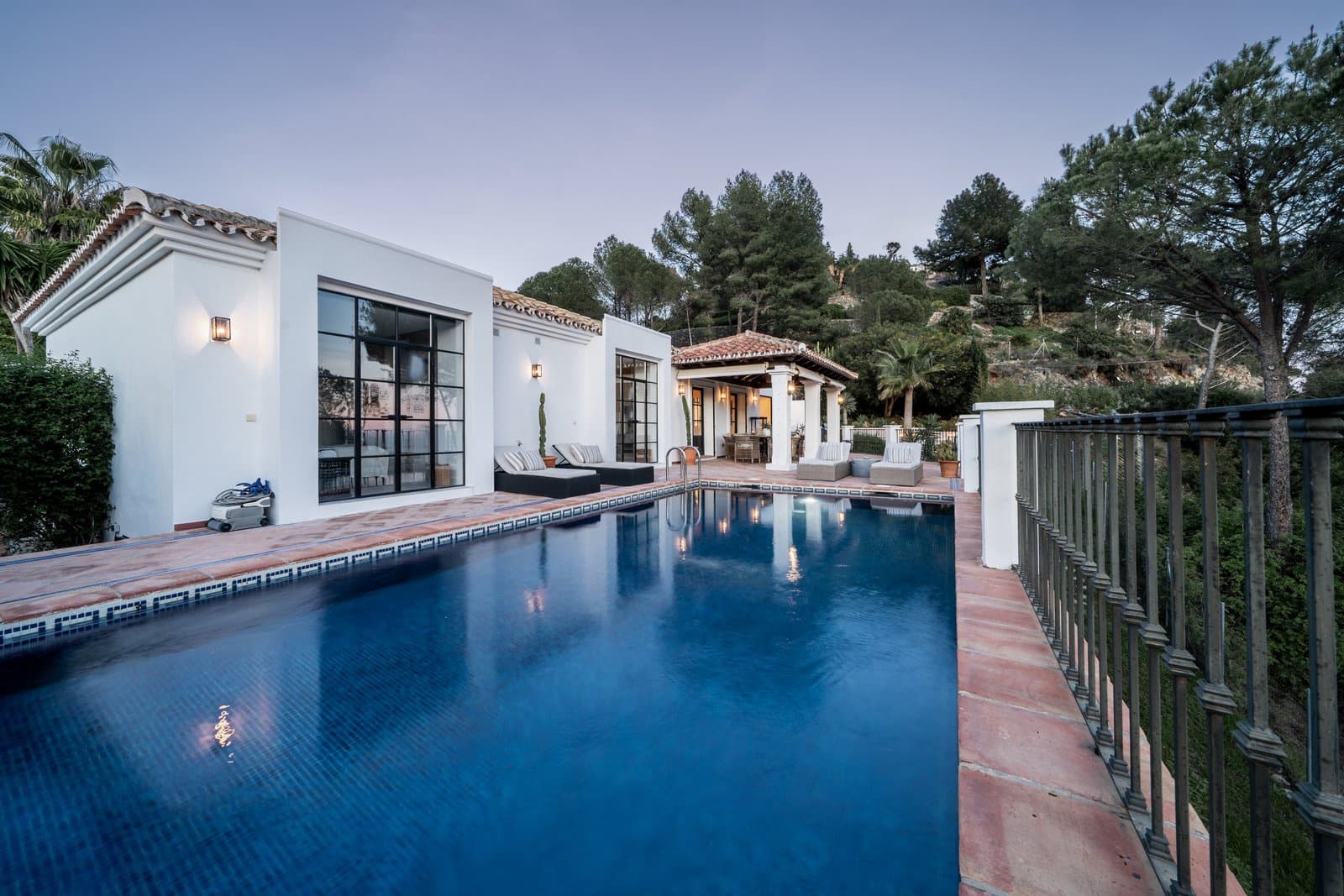 4 sovrum Villa till salu i Benahavis med pool - 2 250 000 € (Ref: 9813567)