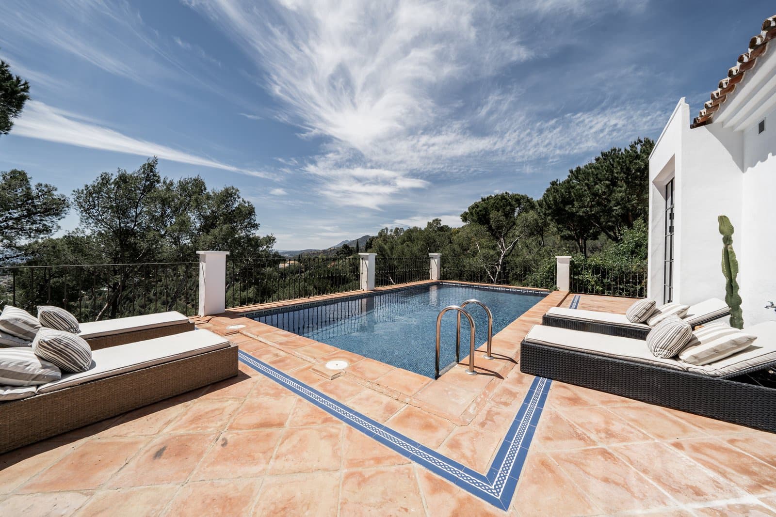 4 sovrum Villa till salu i Benahavis med pool - 2 250 000 € (Ref: 9813567)