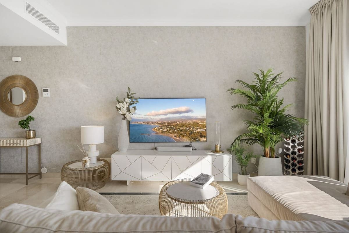 3 bedroom Apartment for sale in Benahavis with pool - € 695,000 (Ref: 9813570)