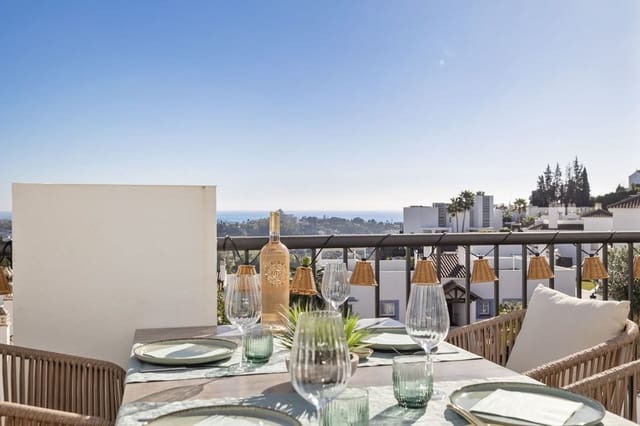 3 bedroom Apartment for sale in El Paraíso, Benahavís with pool - € 695,000 (Ref: 9813570)