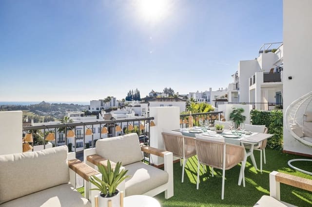 3 bedroom Apartment for sale in El Paraíso, Benahavís with pool - € 695,000 (Ref: 9813570)
