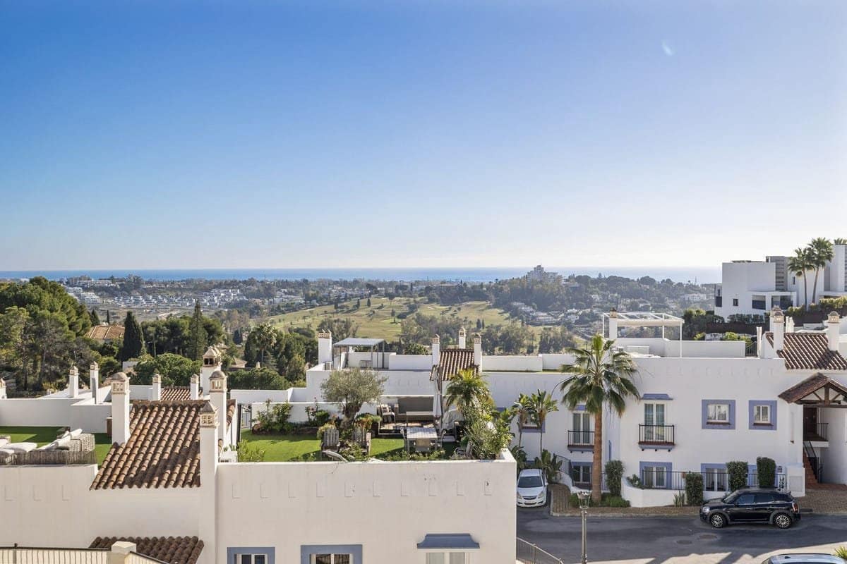 3 bedroom Apartment for sale in Benahavis with pool - € 695,000 (Ref: 9813570)