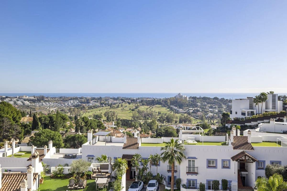 3 slaapkamer Appartement te koop in Benahavis met zwembad - € 695.000 (Ref: 9819271)