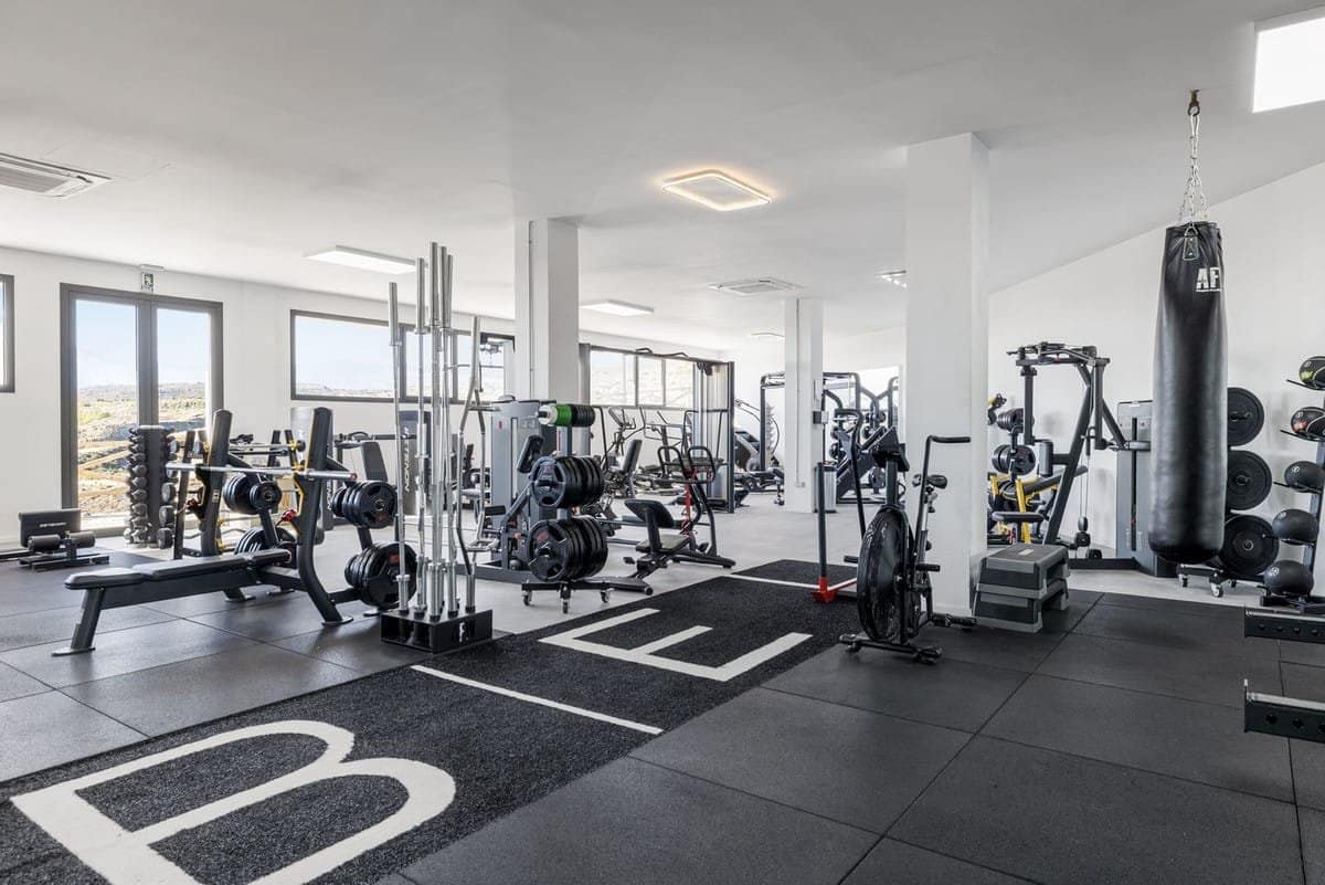 3 slaapkamer Appartement te koop in Benahavis met zwembad - € 695.000 (Ref: 9819271)