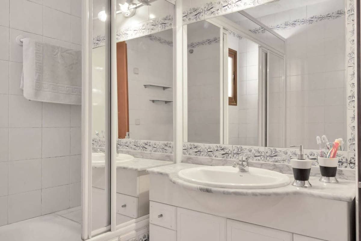 5 slaapkamer Appartement te koop in Benahavis - € 375.000 (Ref: 9897448)