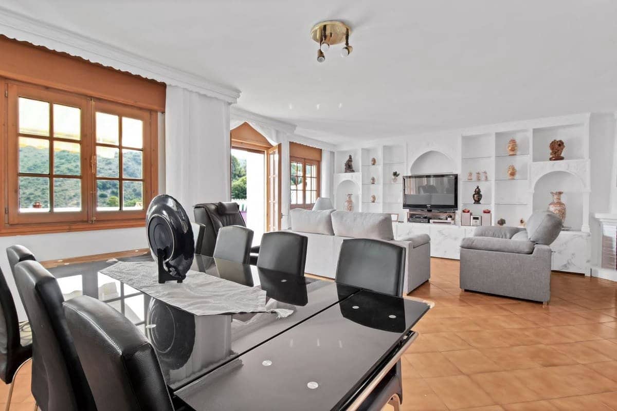 5 slaapkamer Appartement te koop in Benahavis - € 375.000 (Ref: 9897448)