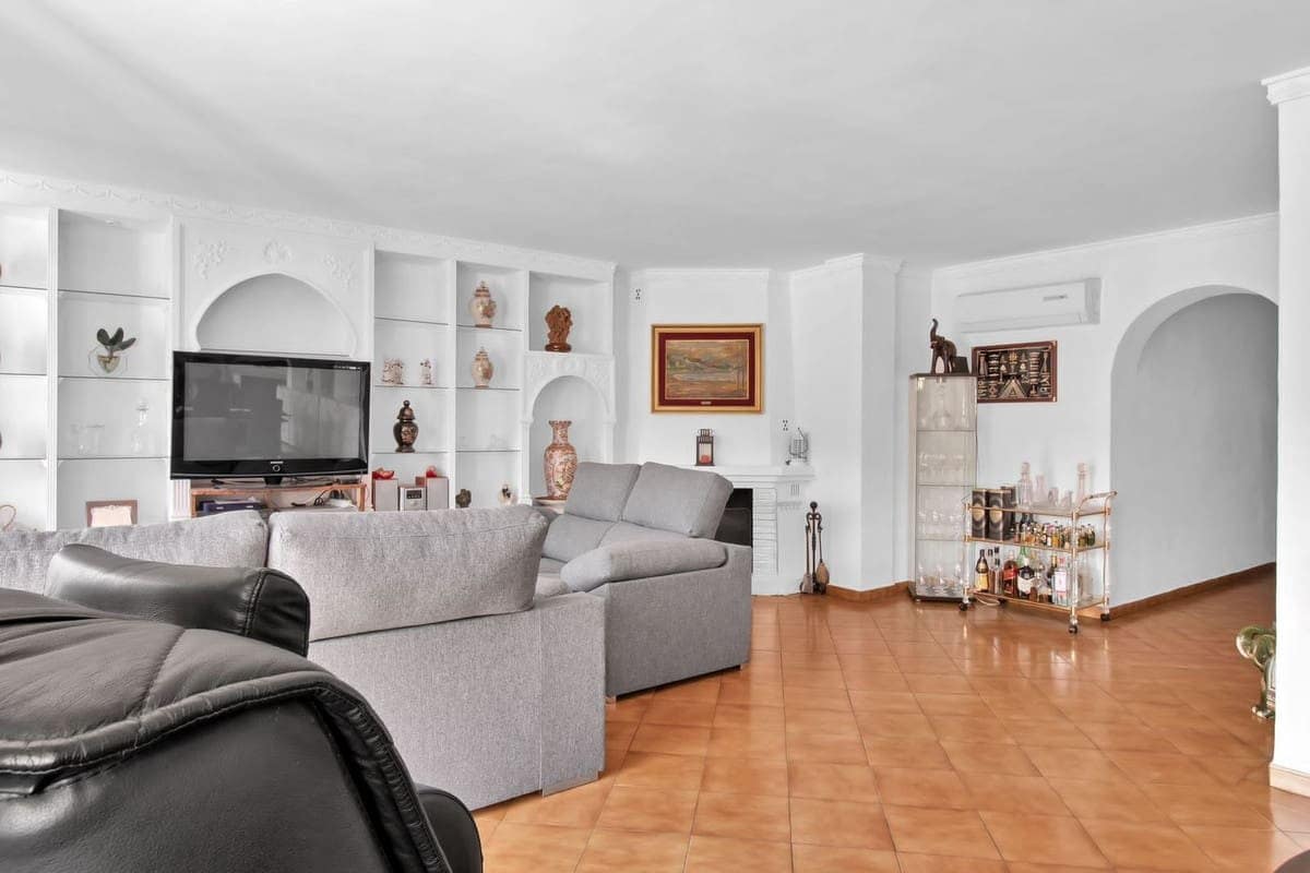 5 slaapkamer Appartement te koop in Benahavis - € 375.000 (Ref: 9897448)