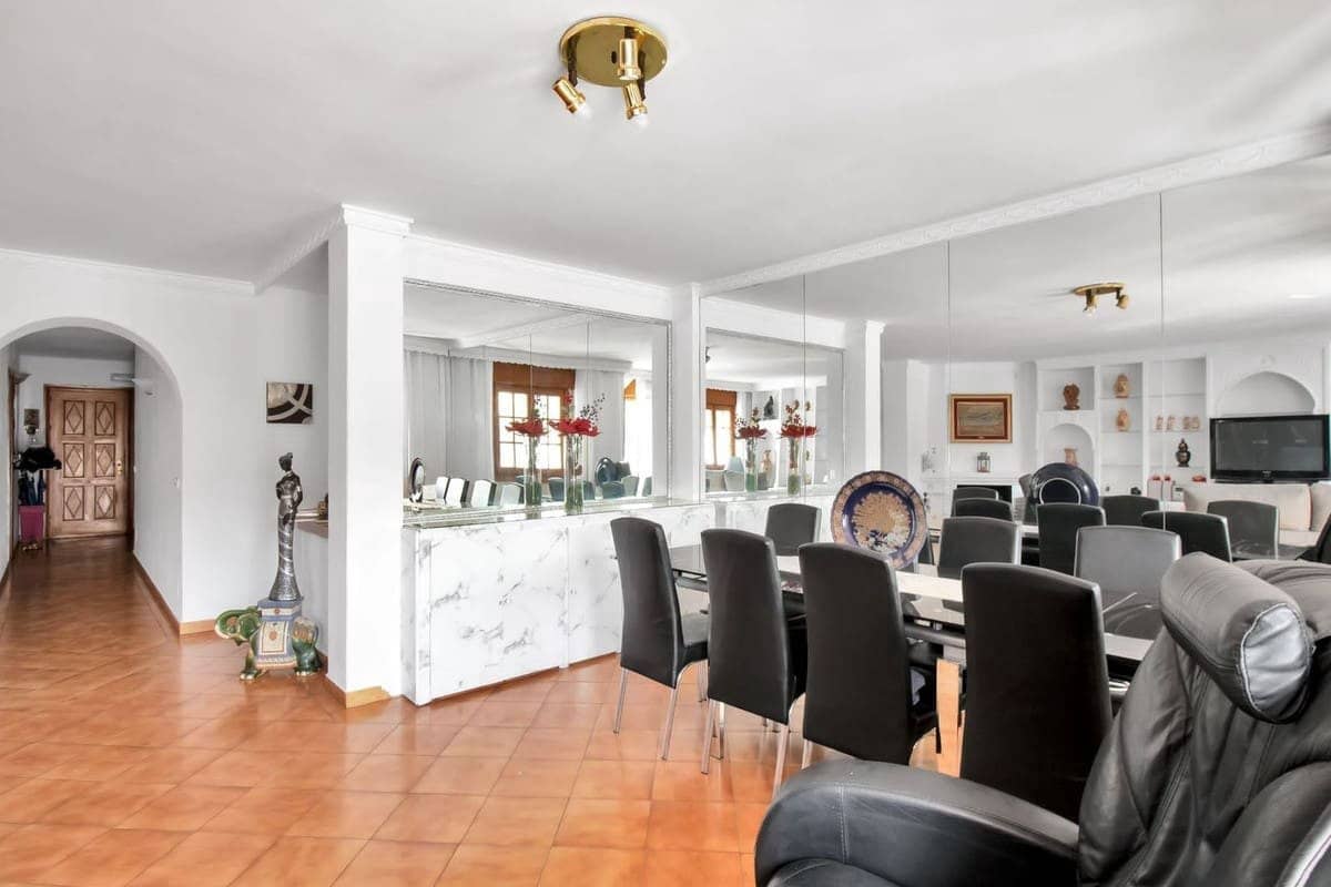 5 slaapkamer Appartement te koop in Benahavis - € 375.000 (Ref: 9897448)