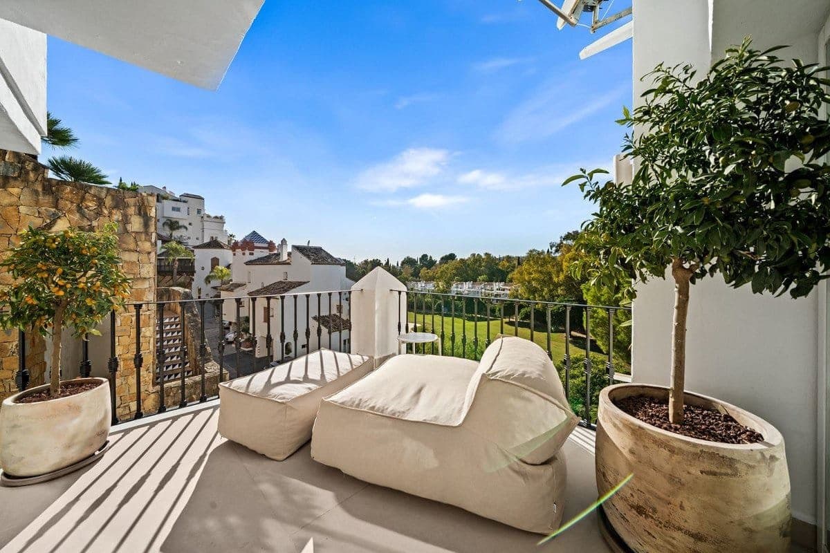 3 Zimmer Apartment zu verkaufen in Benahavis mit Pool - 799.000 € (Ref: 9986517)