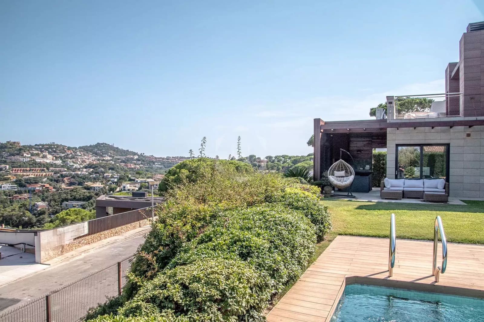 3 soveværelse Villa til leje i Sa Riera med swimmingpool garage - € 4.750 (Ref: 10027435)