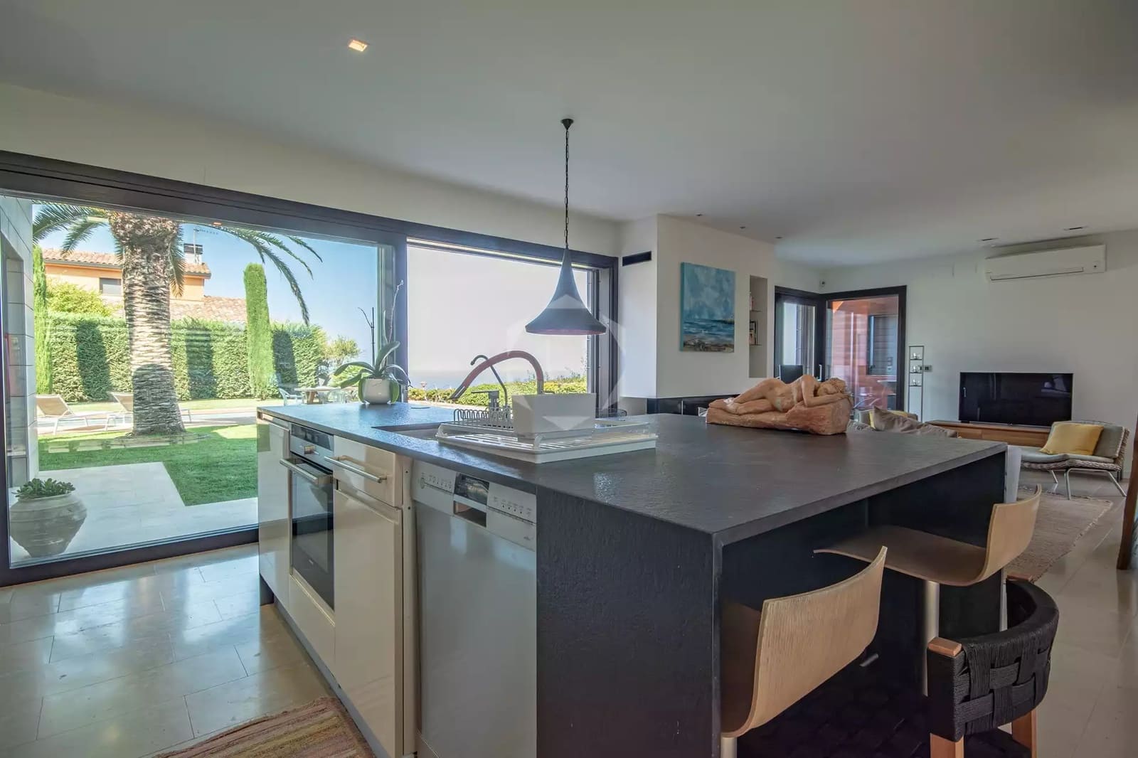 3 soveværelse Villa til leje i Sa Riera med swimmingpool garage - € 4.750 (Ref: 10027435)