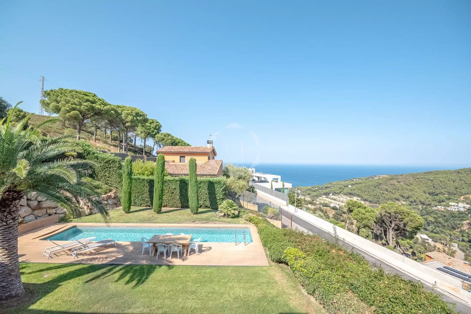 3 soveværelse Villa til leje i Sa Riera med swimmingpool garage - € 4.750 (Ref: 10027435)