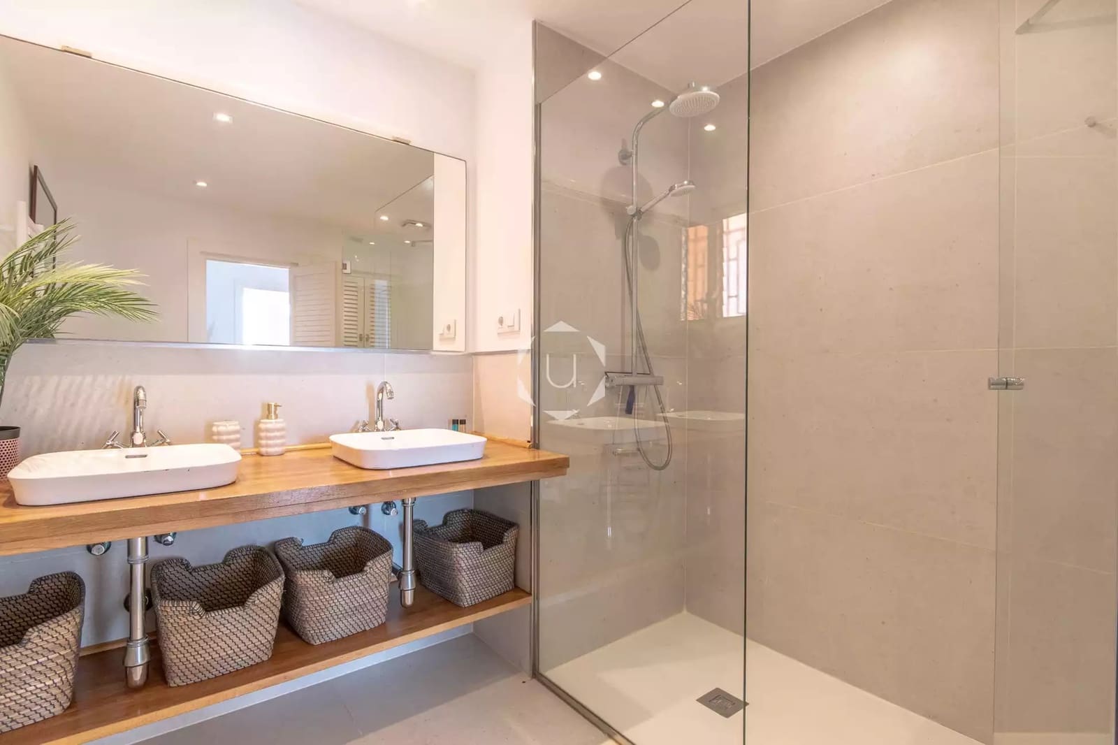 4 bedroom Beach Apartment for rent in Tamariu with pool garage - € 2,500 (Ref: 10115787)