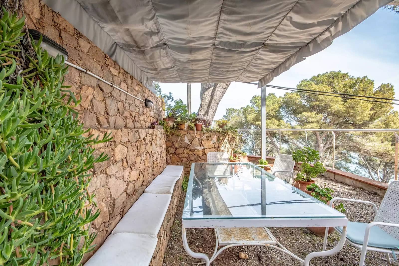 4 bedroom Beach Apartment for rent in Tamariu with pool garage - € 2,500 (Ref: 10115787)