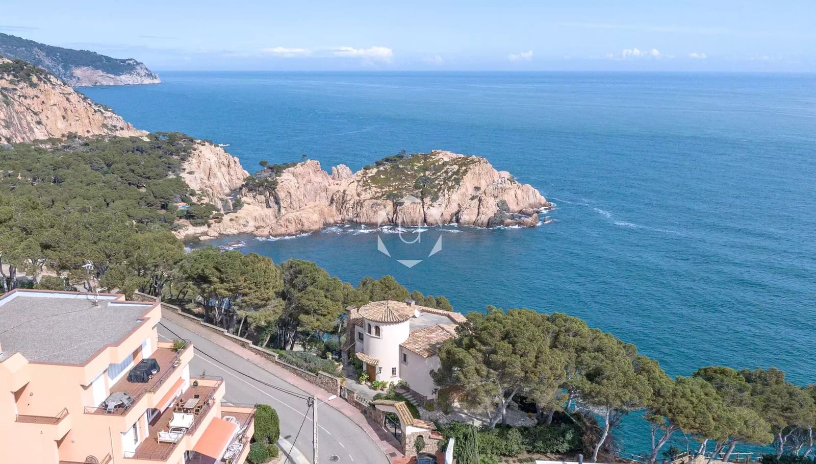 4 bedroom Beach Apartment for rent in Tamariu with pool garage - € 2,500 (Ref: 10115787)